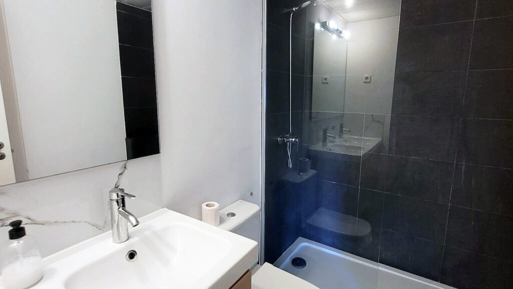 11 bathroom master bedroom 1 Pallars