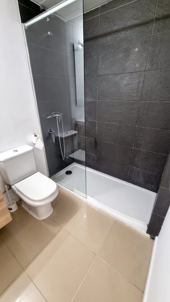 12 bathroom master bedroom 1 Pallars