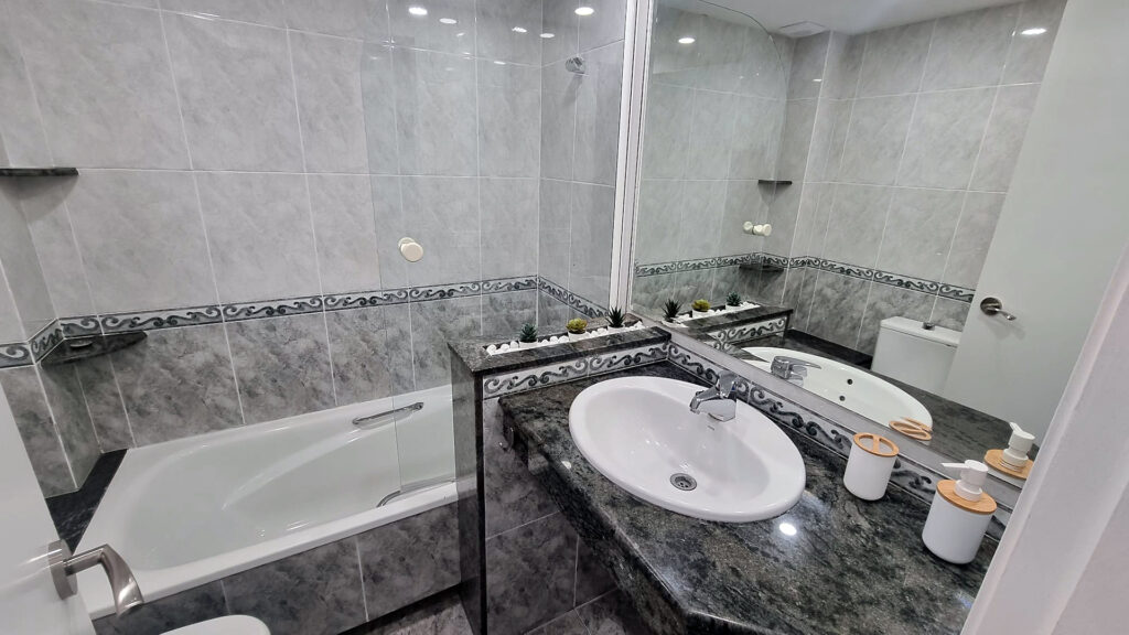13 bathroom Cartella