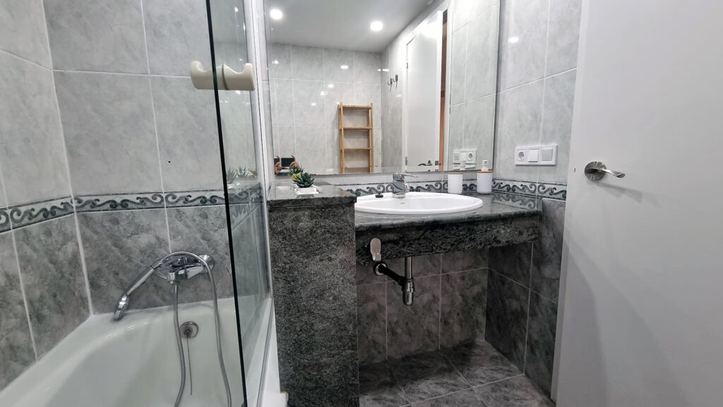 14 bathroom Cartella