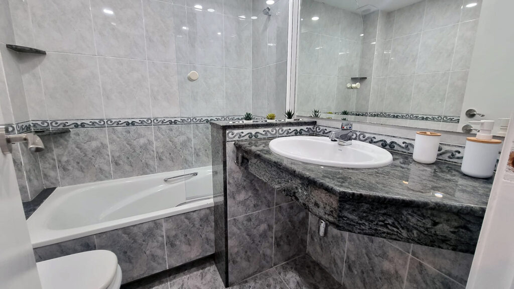15 bathroom Cartella