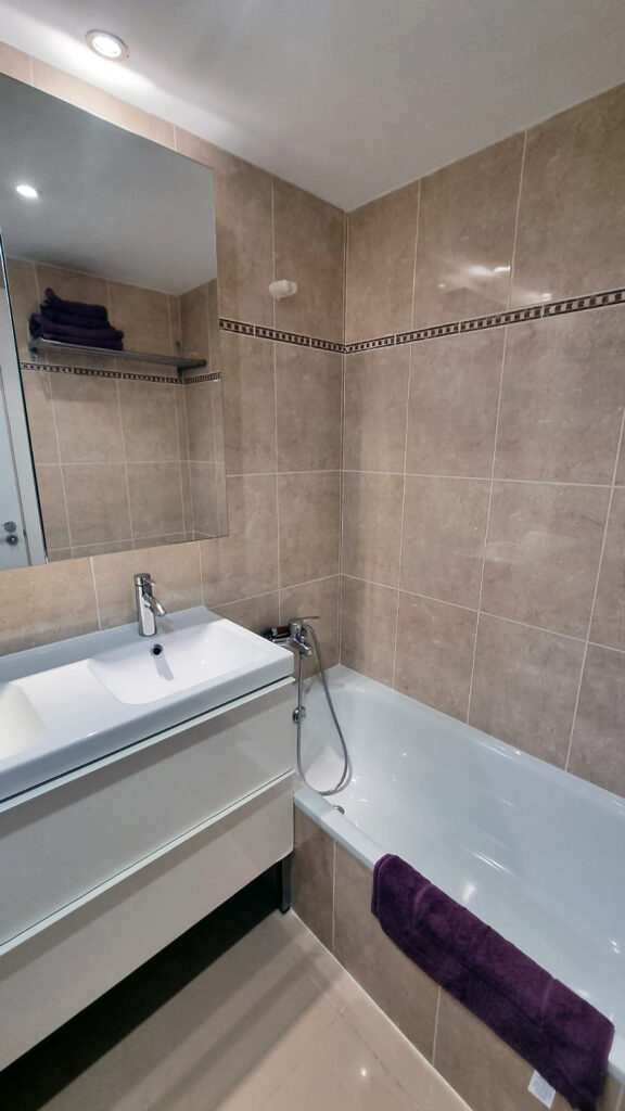 21 bathroom 2 Pallars