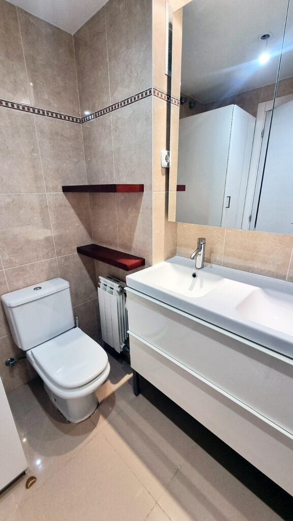 23 bathroom 2 Pallars